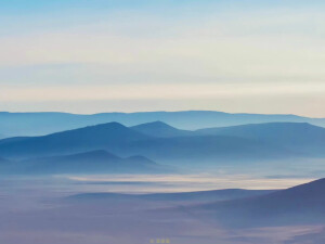 群山云雾 沙漠湖泊
iPad壁纸 ​摄影: @回形岛