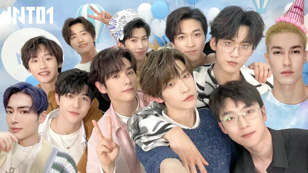 into1成团一周年快乐