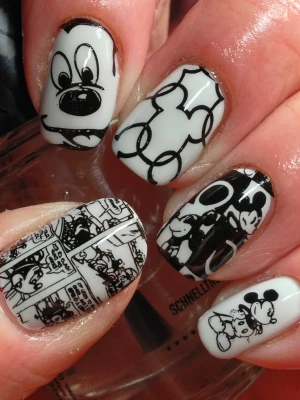 16 Examples Of Disney Nail Art That Will Render You Speechless